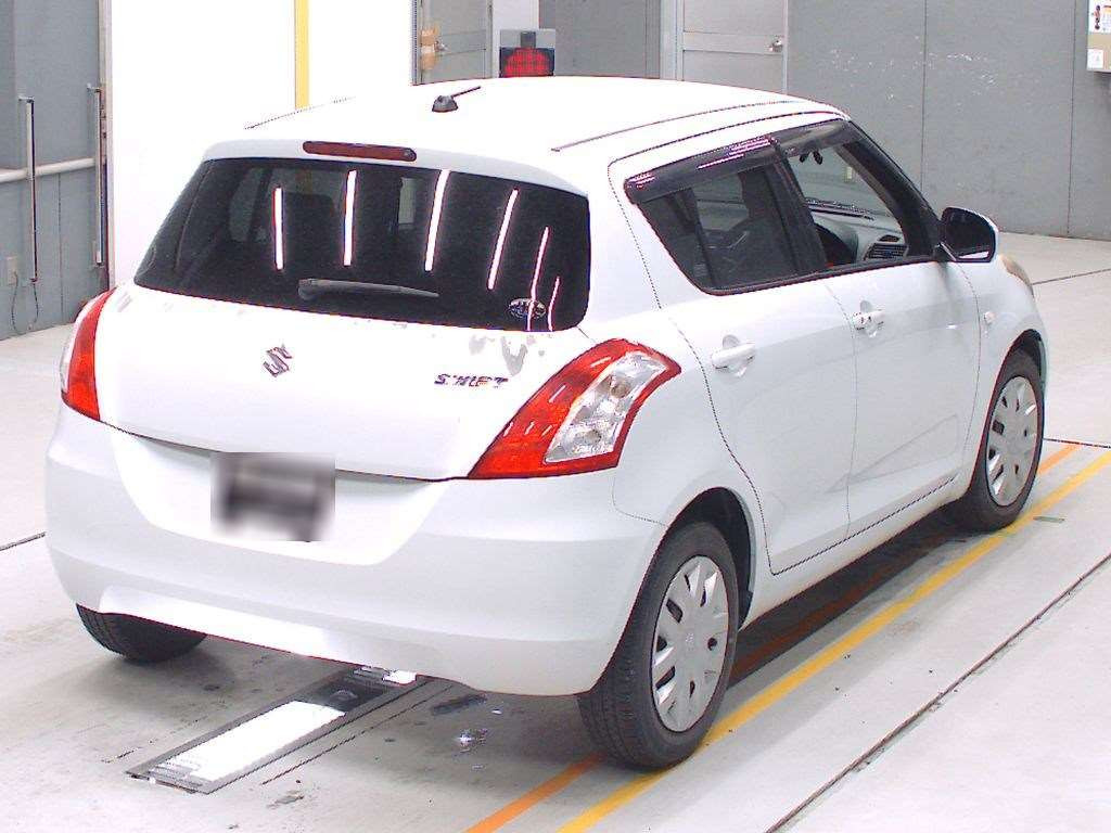 2011 Suzuki Swift ZC72S[1]