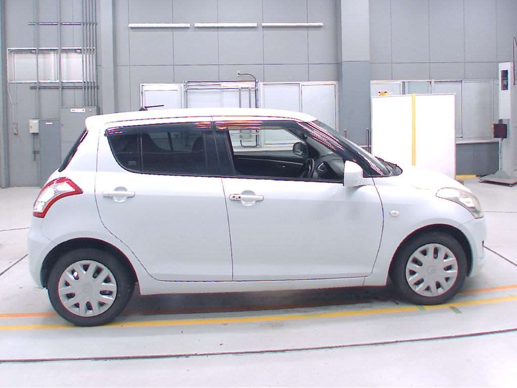 2011 Suzuki Swift ZC72S[2]