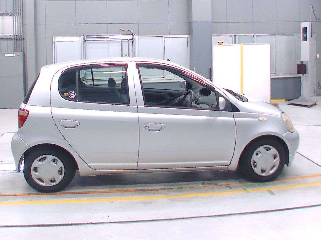 2001 Toyota Vitz SCP10[2]