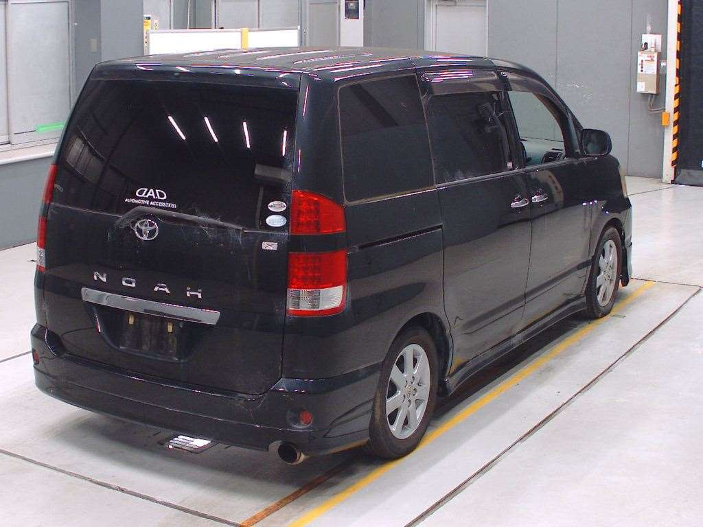 2007 Toyota Noah AZR60G[1]