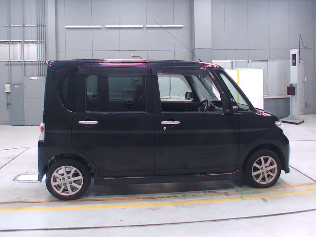 2011 Daihatsu Tanto L375S[2]