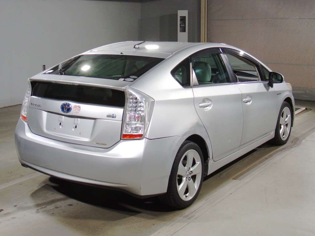 2010 Toyota Prius ZVW30[1]