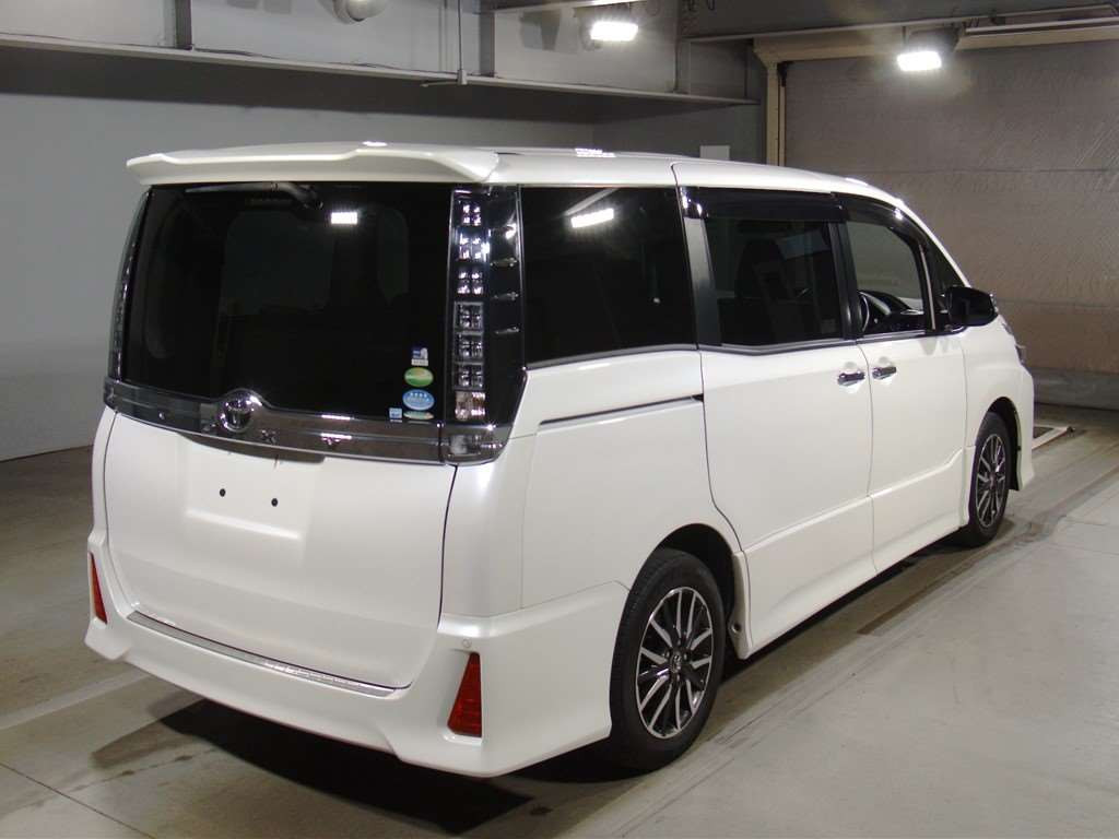 2015 Toyota Voxy ZRR80W[1]