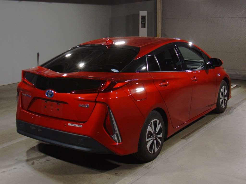 2017 Toyota Prius PHV ZVW52[1]