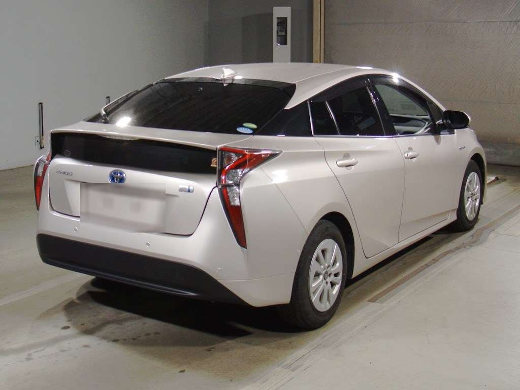 2017 Toyota Prius ZVW50[1]