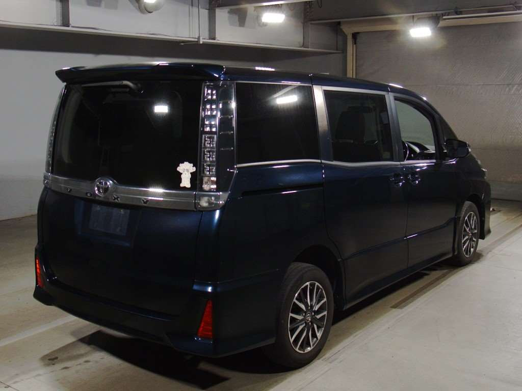 2014 Toyota Voxy ZRR85W[1]