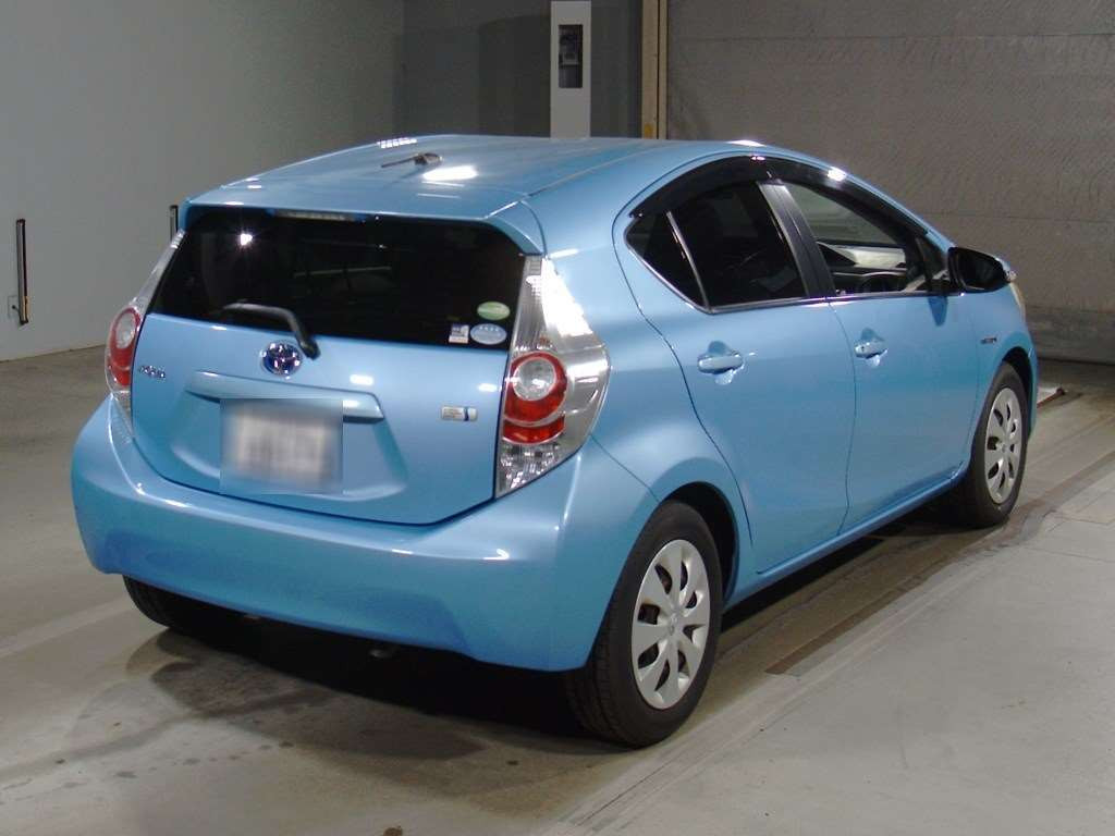 2012 Toyota Aqua NHP10[1]