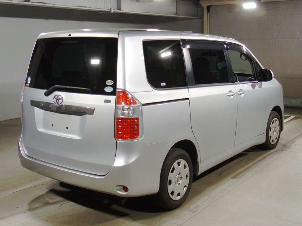 2008 Toyota Noah ZRR70G[1]