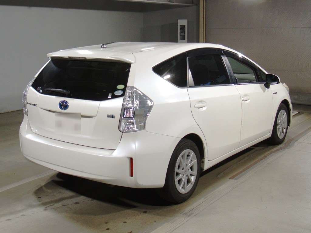 2012 Toyota Prius alpha ZVW41W[1]