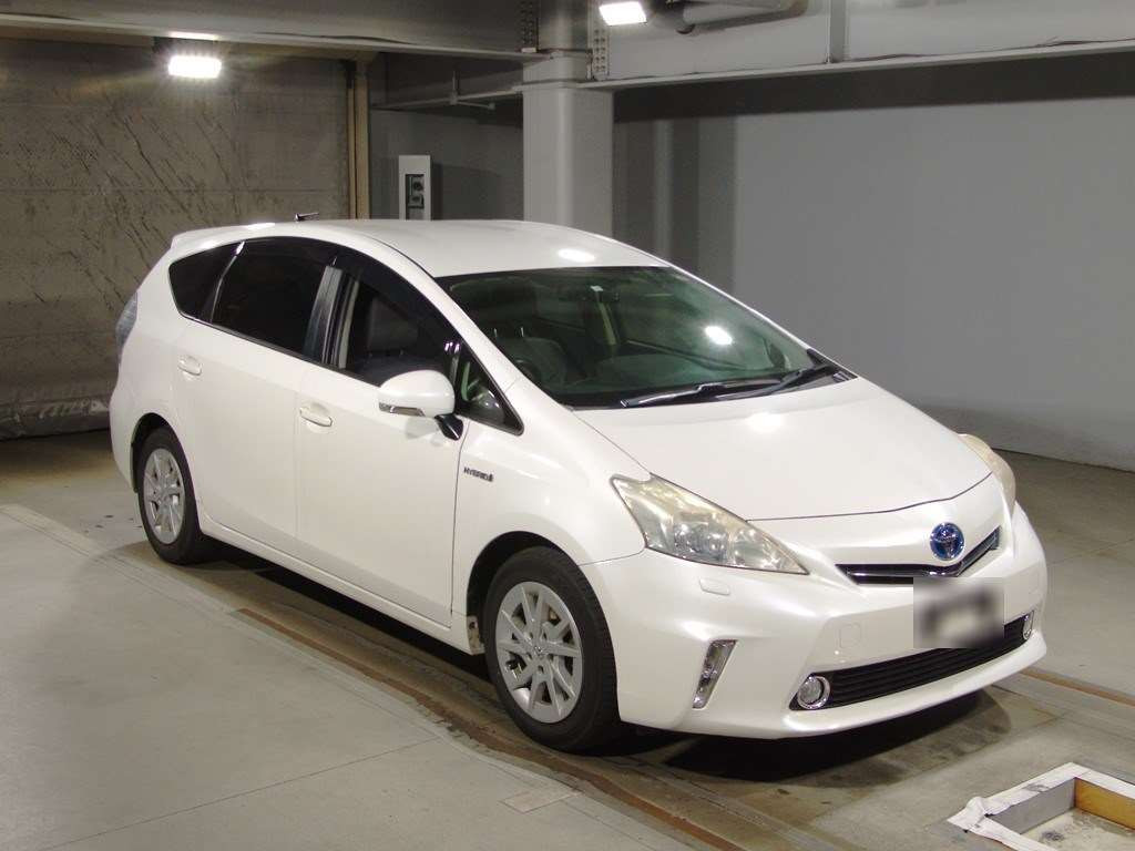 2012 Toyota Prius alpha ZVW41W[2]