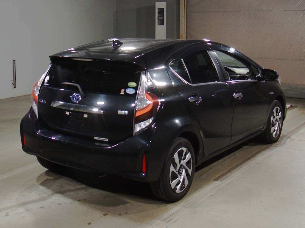 2019 Toyota Aqua NHP10[1]