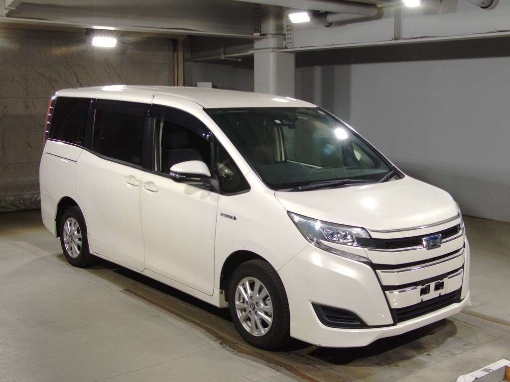 2017 Toyota Noah ZWR80G[2]