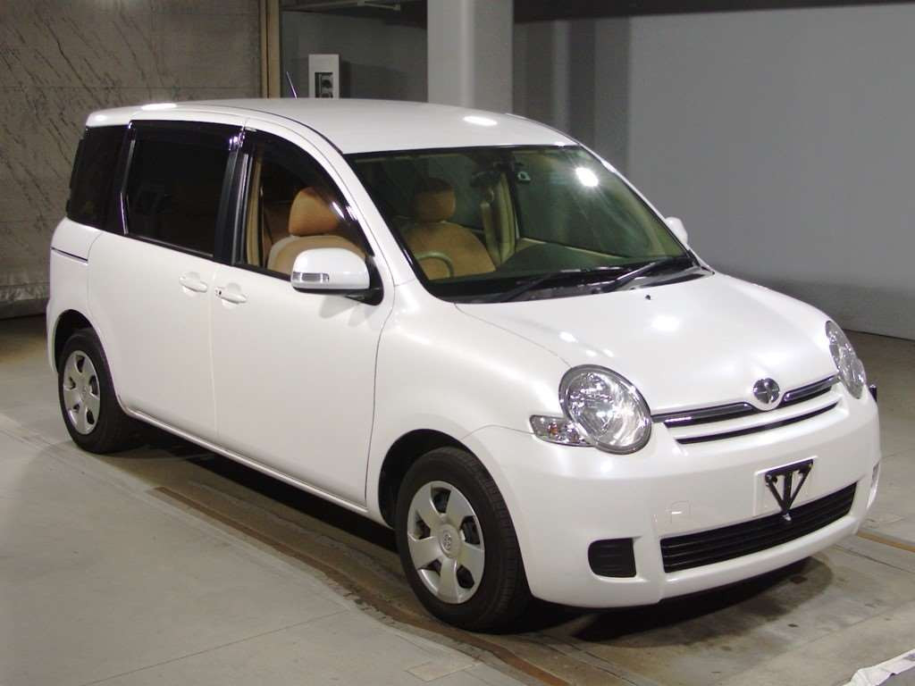 2011 Toyota Sienta NCP81G[2]