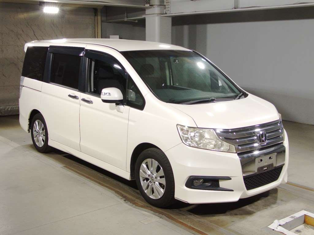 2011 Honda Step WGN Spada RK5[2]