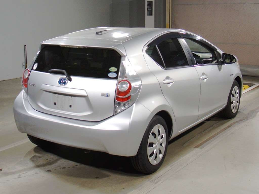 2014 Toyota Aqua NHP10[1]