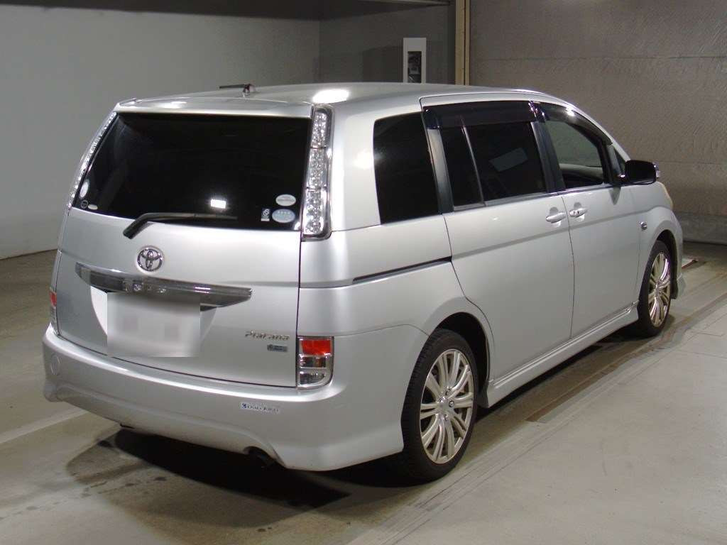 2011 Toyota Isis ZGM10W[1]