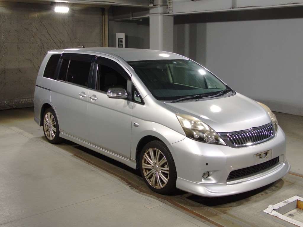 2011 Toyota Isis ZGM10W[2]