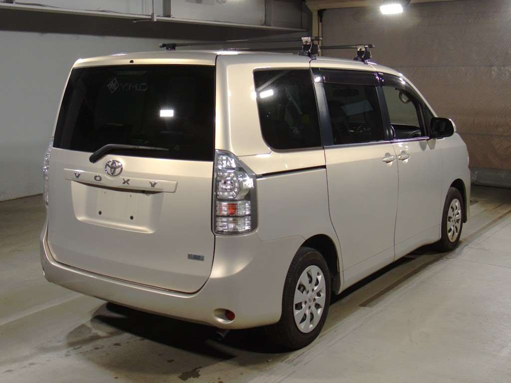 2010 Toyota Voxy ZRR70G[1]