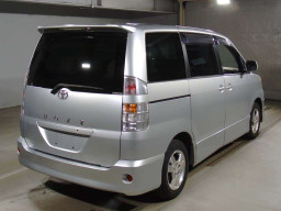 2002 Toyota Voxy