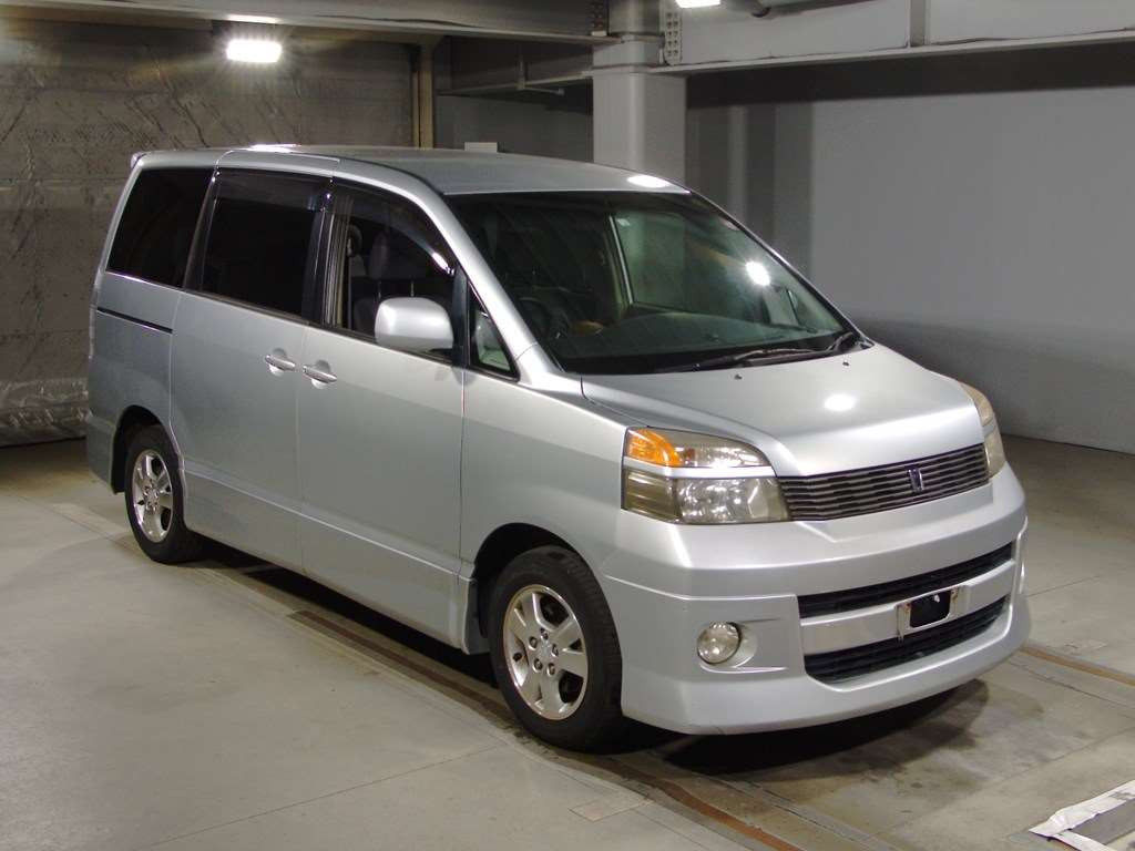 2002 Toyota Voxy AZR60G[2]