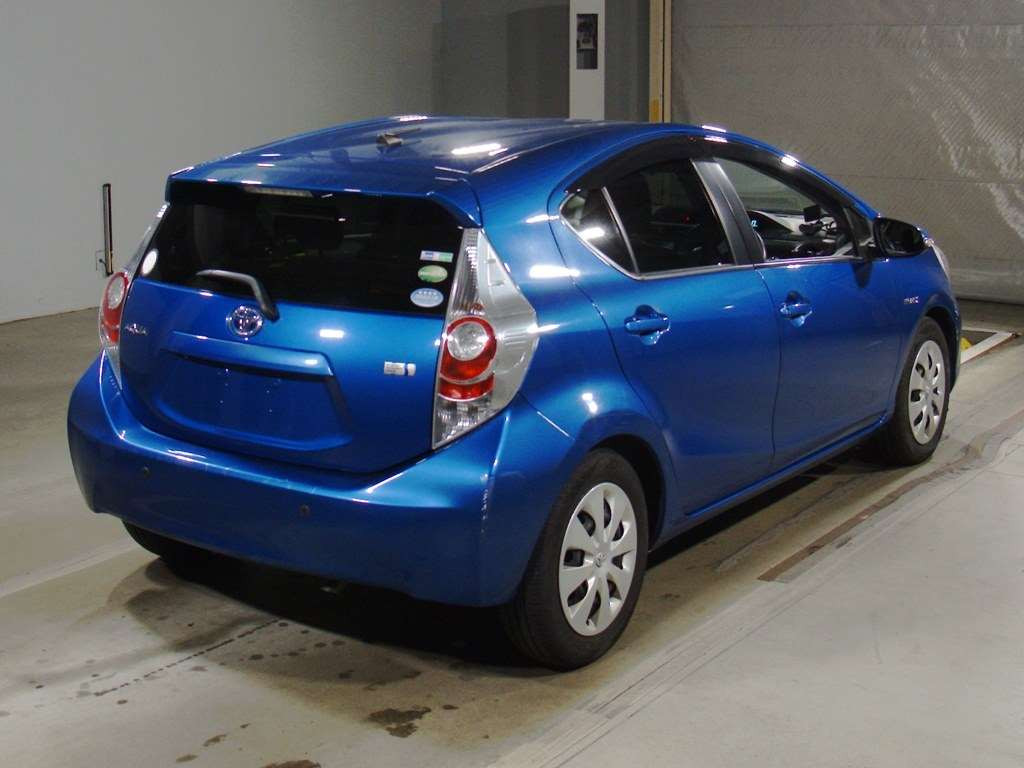 2012 Toyota Aqua NHP10[1]