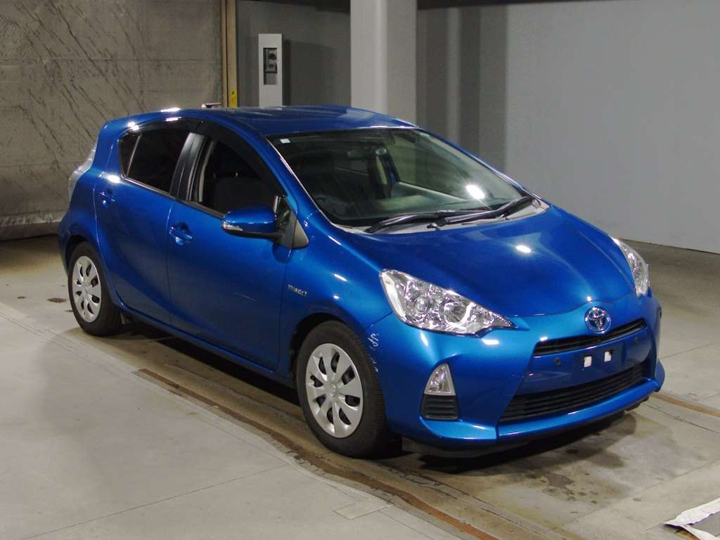 2012 Toyota Aqua NHP10[2]