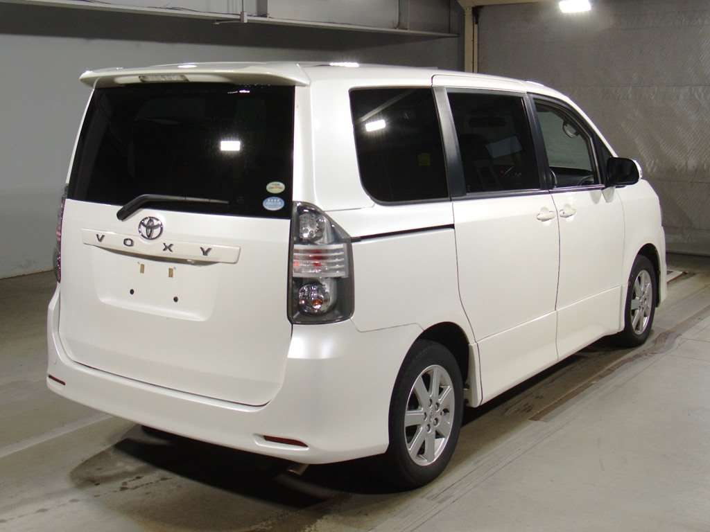 2007 Toyota Voxy ZRR70W[1]