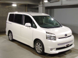 2007 Toyota Voxy