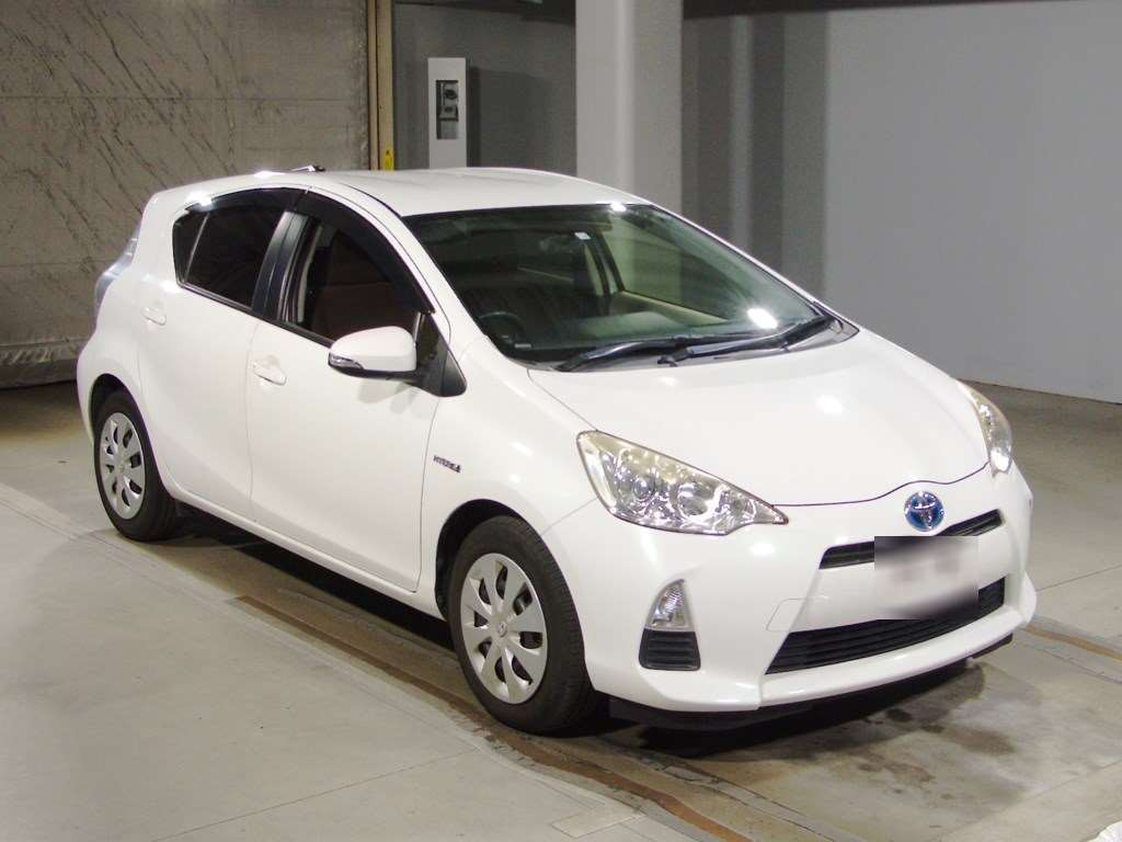 2014 Toyota Aqua NHP10[2]