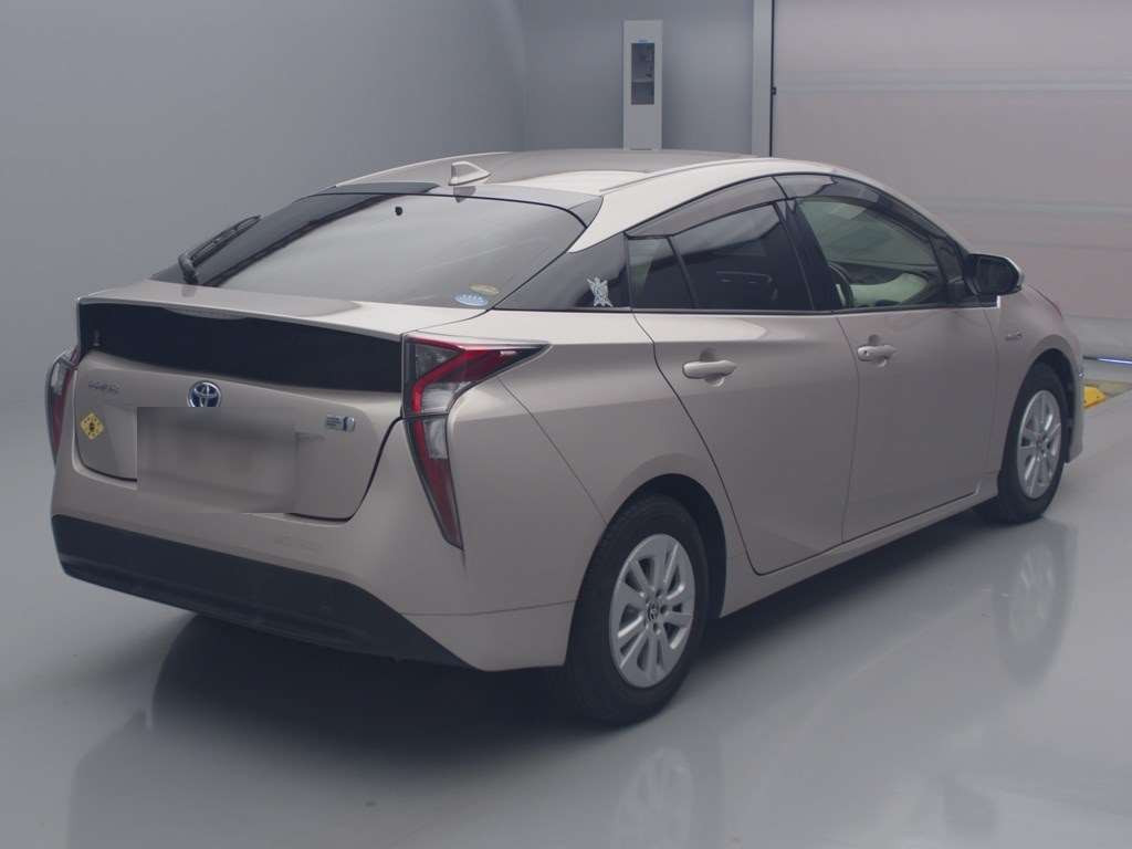 2016 Toyota Prius ZVW50[1]