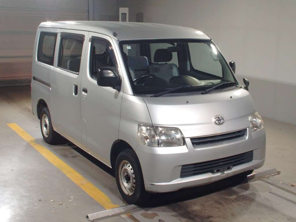 2011 Toyota Townace Van S402M[2]