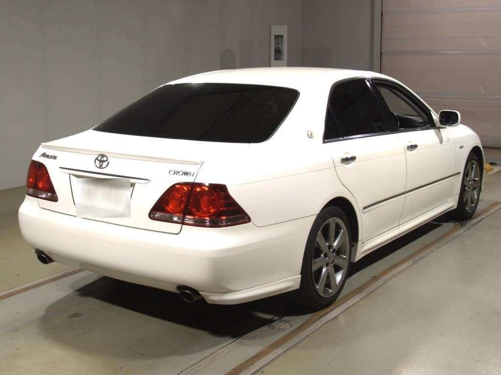 2005 Toyota Crown GRS180[1]