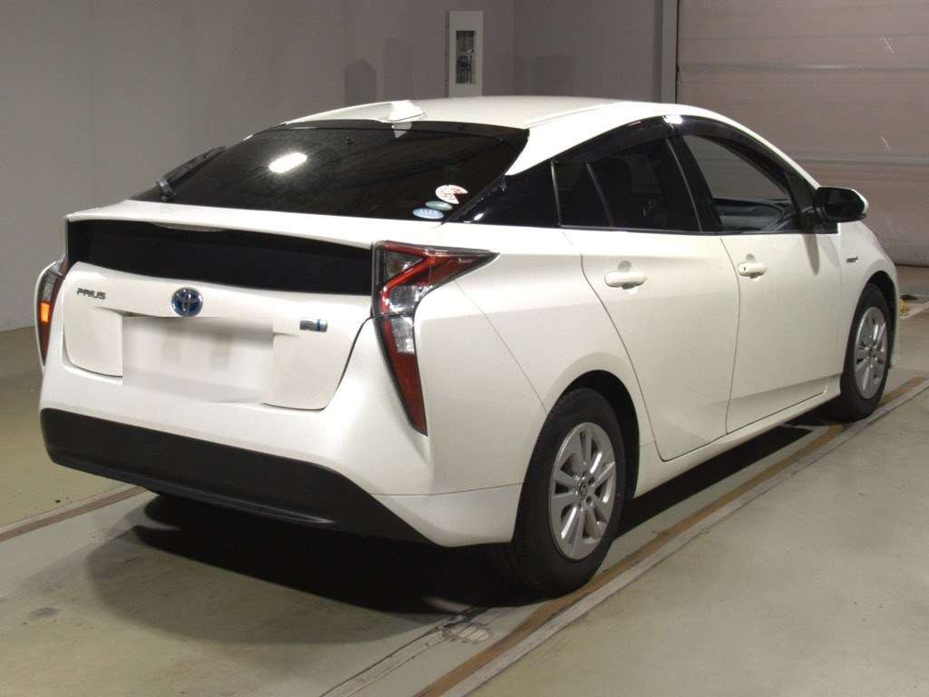 2016 Toyota Prius ZVW50[1]