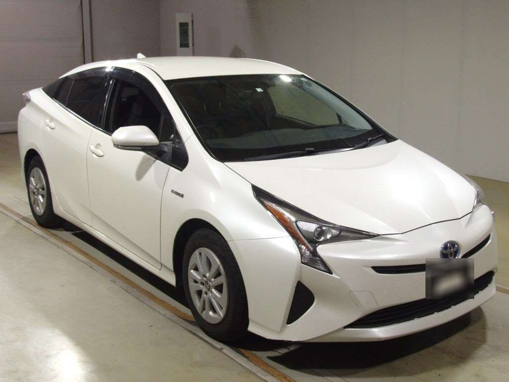 2016 Toyota Prius ZVW50[2]