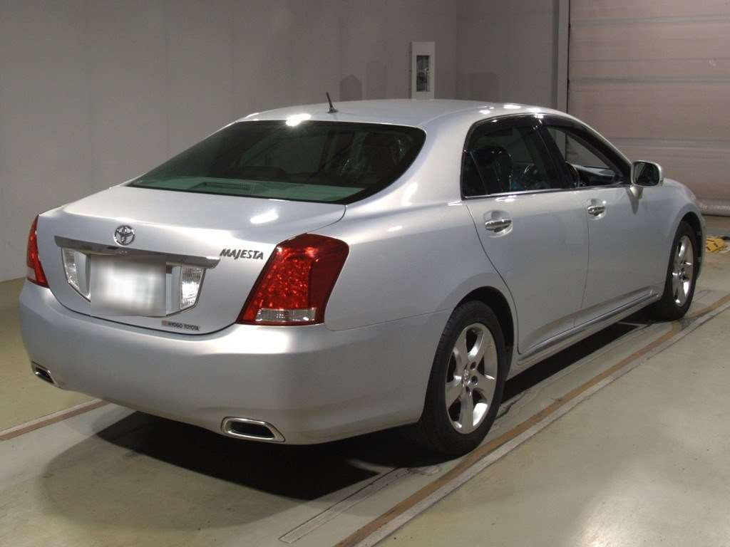 2009 Toyota Crown Majesta URS206[1]