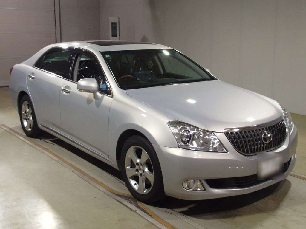 2009 Toyota Crown Majesta URS206[2]