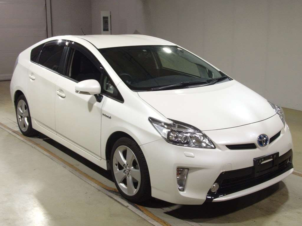 2014 Toyota Prius ZVW30[2]