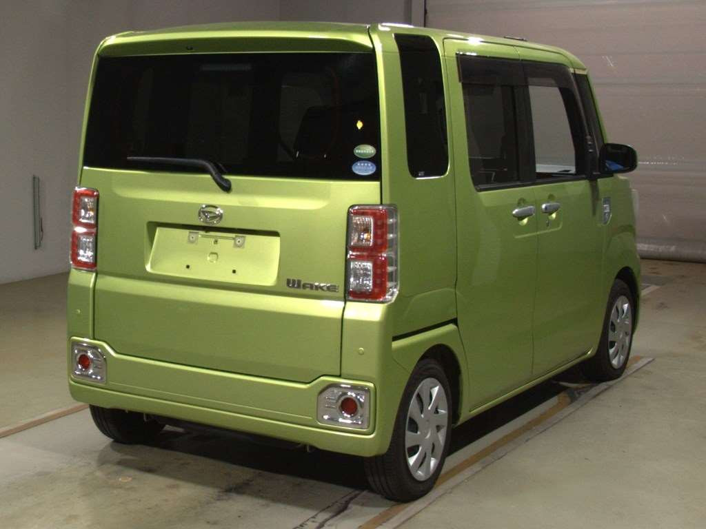 2018 Daihatsu Wake LA700S[1]