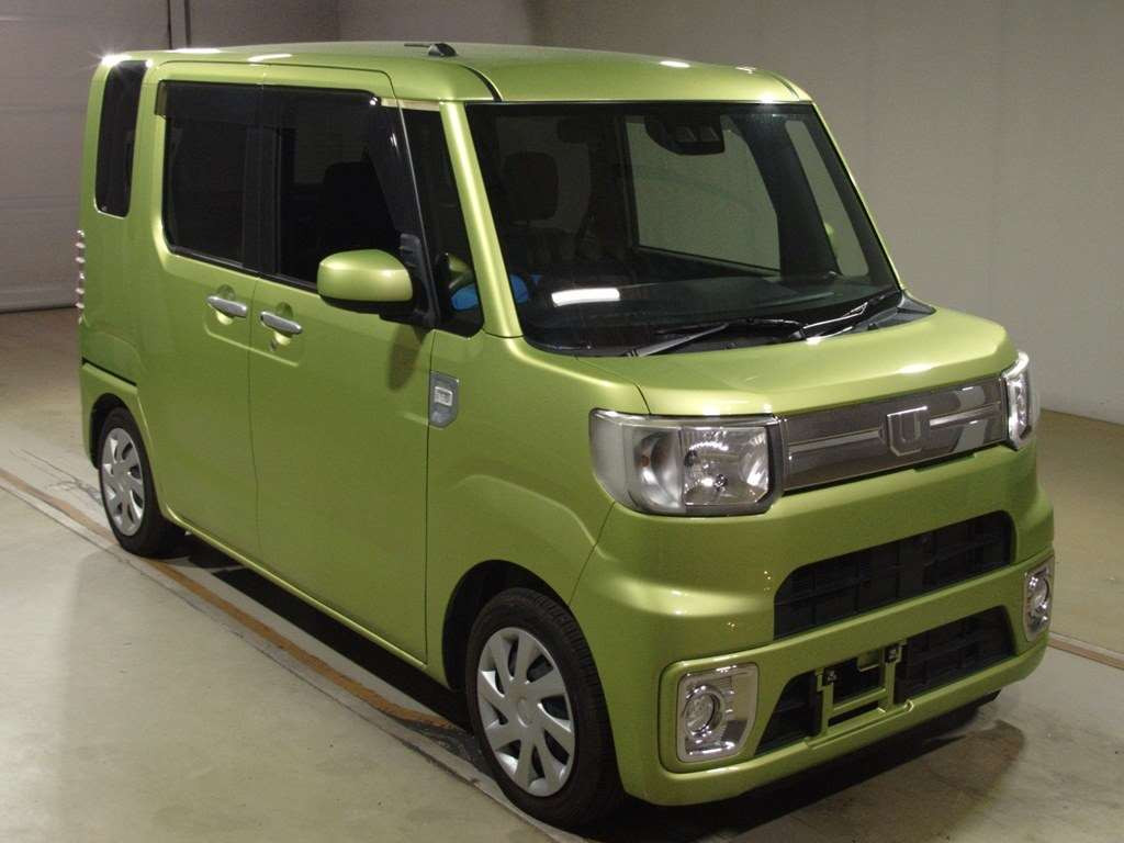 2018 Daihatsu Wake LA700S[2]