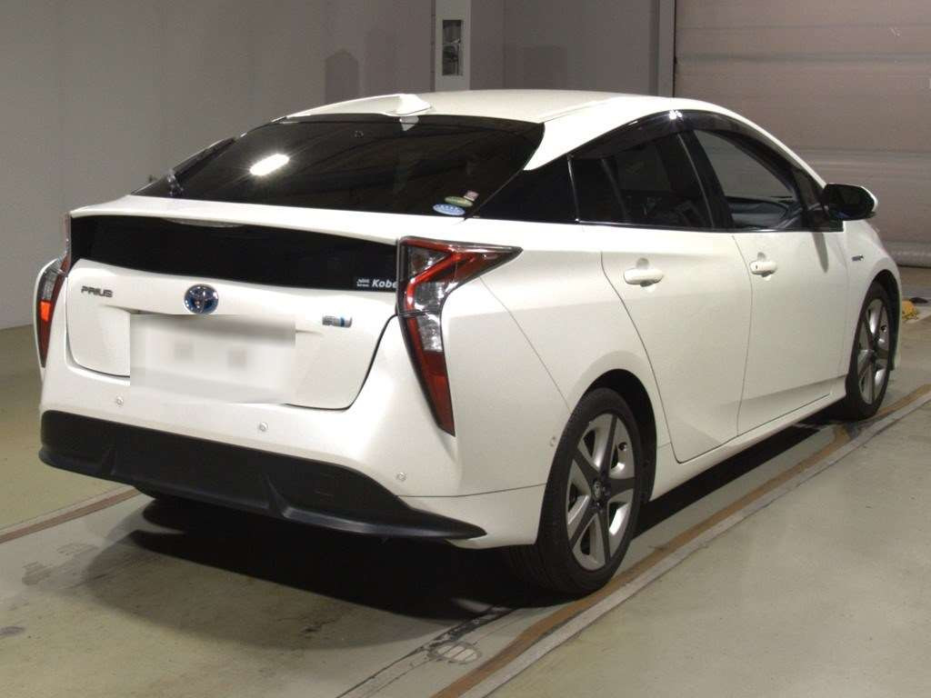 2016 Toyota Prius ZVW51[1]