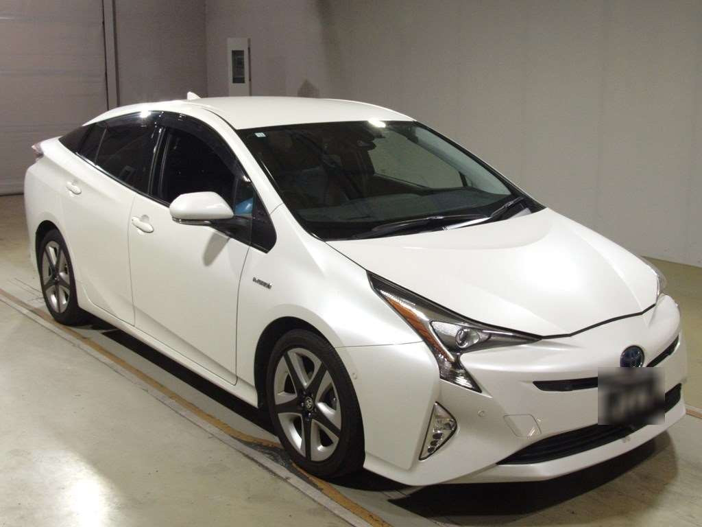 2016 Toyota Prius ZVW51[2]