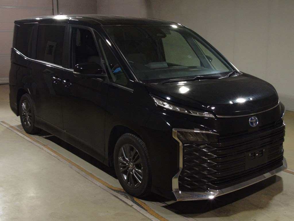 2022 Toyota Voxy ZWR90W[2]