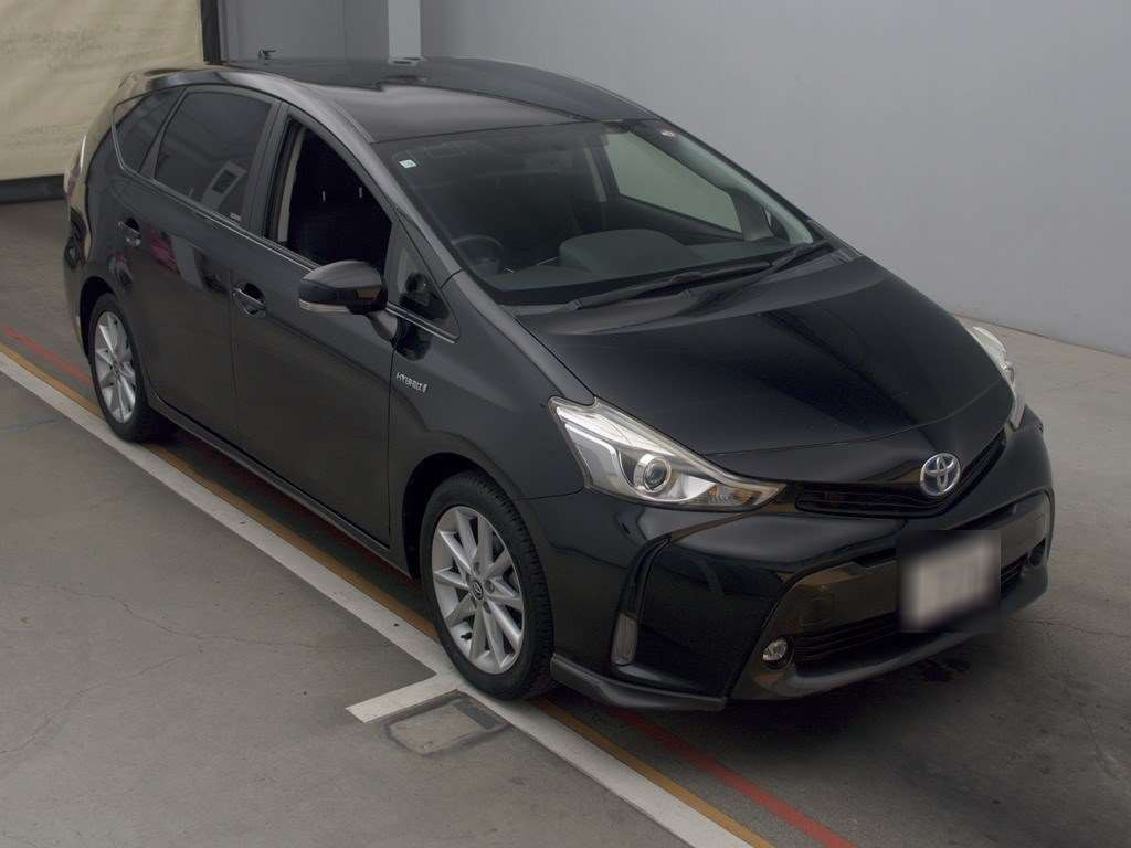 2016 Toyota Prius alpha ZVW41W[2]