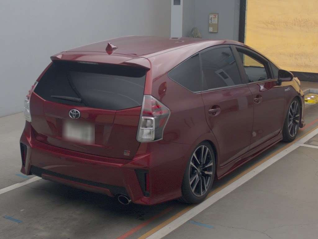 2018 Toyota Prius alpha ZVW41W[1]