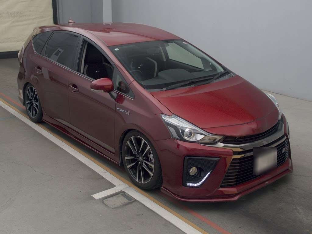 2018 Toyota Prius alpha ZVW41W[2]