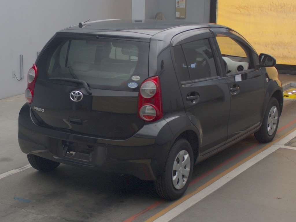 2011 Toyota Passo KGC30[1]