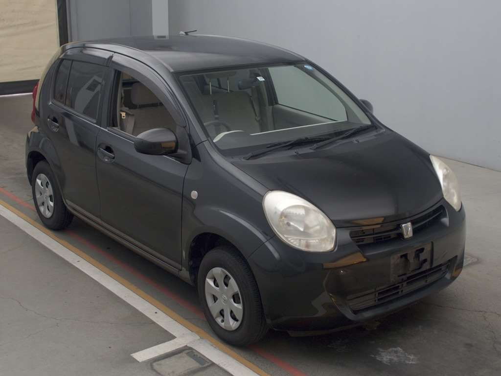 2011 Toyota Passo KGC30[2]