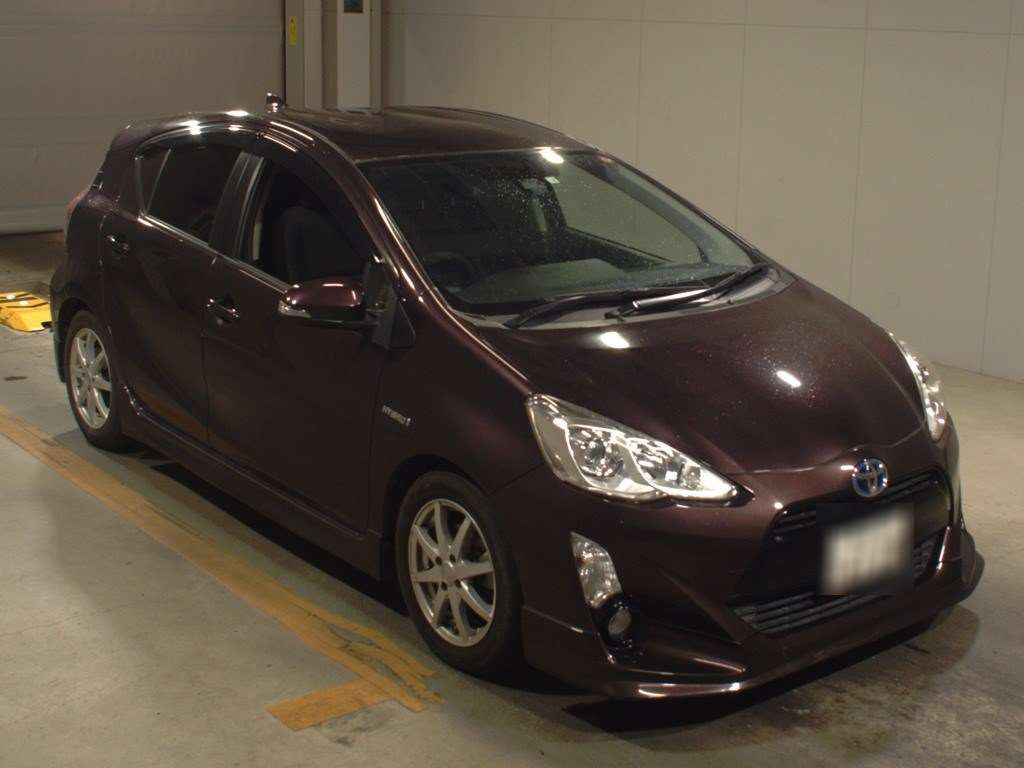 2016 Toyota Aqua NHP10[2]