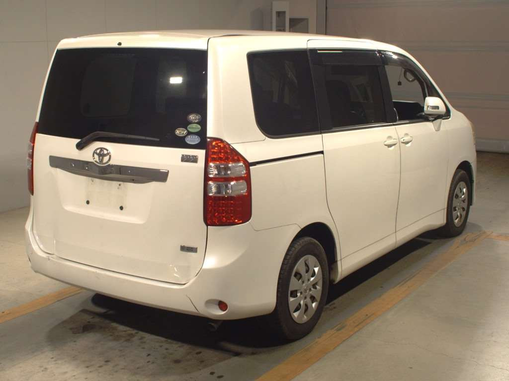 2012 Toyota Noah ZRR70G[1]