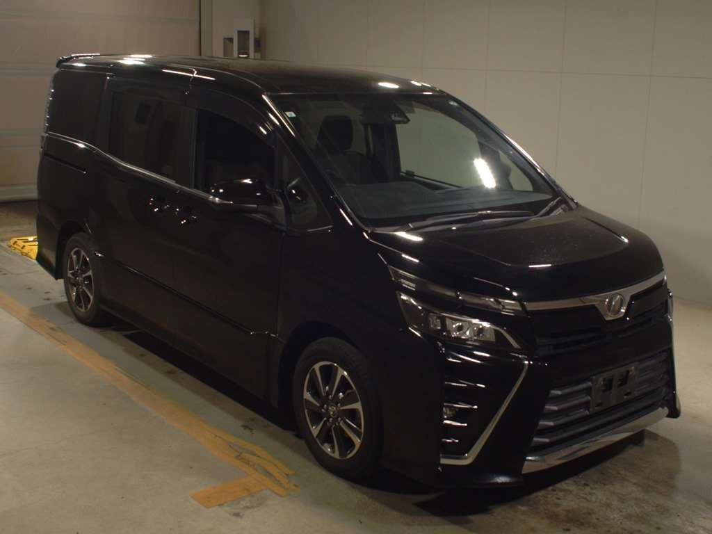 2017 Toyota Voxy ZRR80W[2]